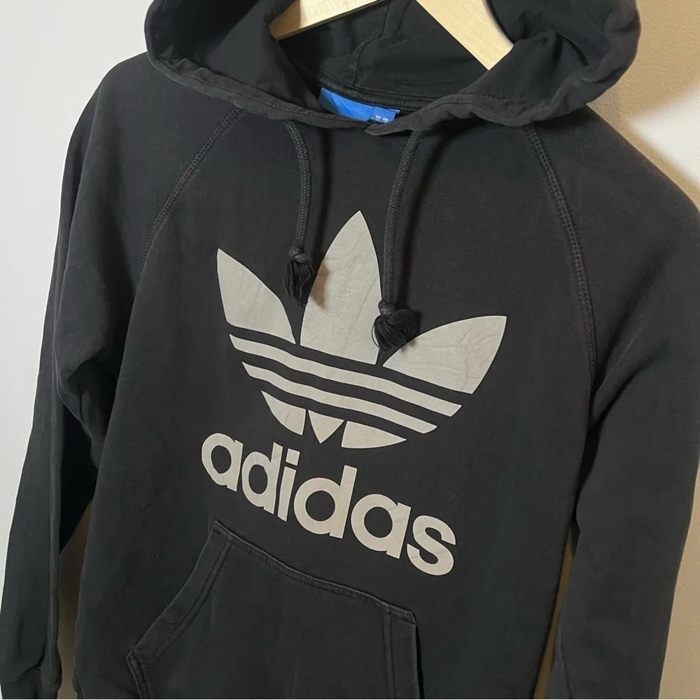 Adidas Tre-Foil Hoodie Men’s S Black Gray Sweatshirt Spell Out Big Logo Pullover